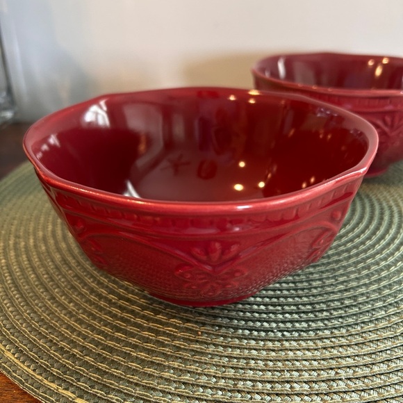 Two (2) Pioneer Woman ~ Red (Burgundy) ~ FARMHOUSE LACE ~ Stoneware ~ 6" Bowls - Picture 3 of 8
